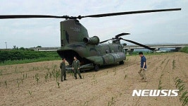 [3보]전북 임실 옥수수밭에 군용헬기 비상착륙…인명피해 없어
