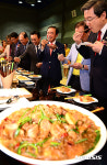 안동찜닭 먹으니 웃음이 절로
