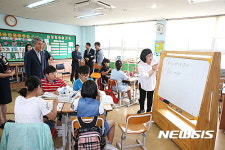 박종훈 경남교육감, 김해 대진초 복식학급 수업 참관