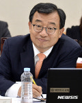 국회 교문위 참석한 이정현 의원