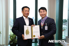 한국미니스톱(주), 대한적십자사 최고명예장 수상