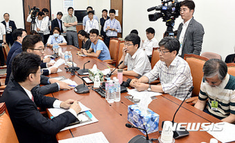 우원식 국정조사특위원장, 가습기 살균제 피해자 가족 면담