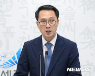 세종시 한솔동 복컴에 수영장 배치 계획 밝히는 문성요 행정도시지원과장