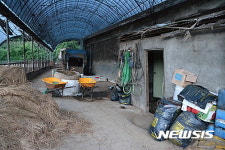 경찰, 19년 축사노예 폭행 진술 확보…학대증거 보강에 주력