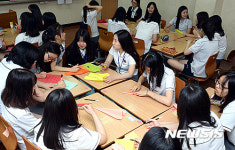 친구 사랑이 가득한 종이비행기