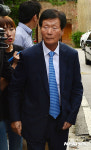 신동주 회장 자택 향하는 신준호 푸르밀 회장