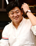세계적인 성악가 테너 강요셉의 미소