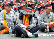 구조조정 박살, 현대중 조합원 파업출정식