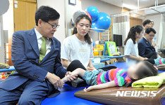 남동장애인종합복지관 방문한 정진엽 장관
