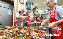 사랑의 반찬 담는 평동새마을부녀회