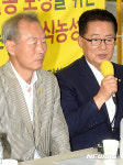 이석태 세월호 특조위원장 격려하는 국민의당 박지원 비대위원장