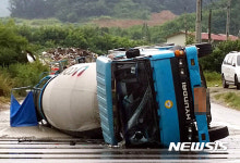 청주 동부우회도로 레미콘 차량 전도