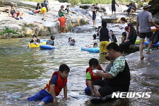 삼일계곡으로 몰려든 피서객