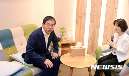 센터 둘러보는 박원순 서울시장