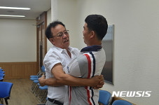 34년 전 헤어진 부자, 경찰 도움으로 극적 상봉