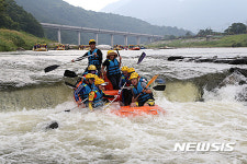 주말여행…산청 경호강 래프팅 ‘인기몰이’