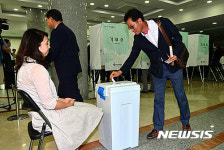 더민주 당대표 예비경선 투표 시작