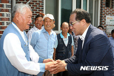 홍윤식 장관, 어르신 무더위쉼터 방문 점검