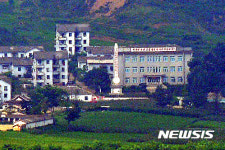 새롭게 나타난 영생탑, 북한 개성 금암골 마을