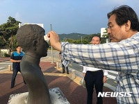 김주열 열사 흉상 찾은 김무성 전 대표