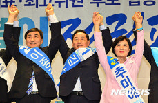 손 맞잡은 더민주 당대표 후보들