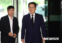 고 박형규 목사 빈소 찾은 박지원 비대위원장