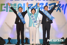 손 맞잡은 더불어민주당 당대표 후보자