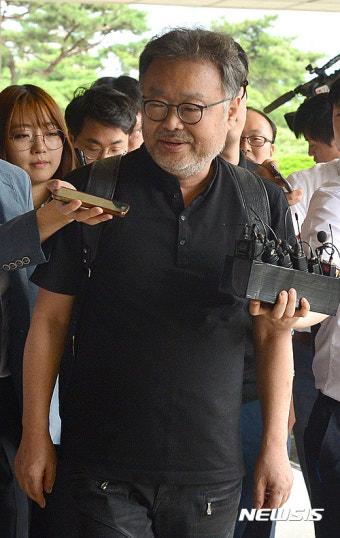 '홍보비리 의혹' 질문에 답하는 조동원