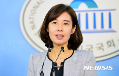 인사말하는 더민주 박경미 신임 대변인