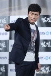 이철민 귀선 돌격장의 포즈