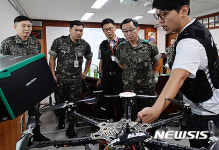 드론 설명하는 충일드론지원단