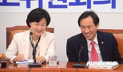 대화 나누는 추미애-우상호