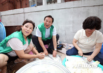 물김치 만드는 차성수 구청장