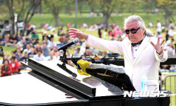 재즈계 거장 신관웅의 공연