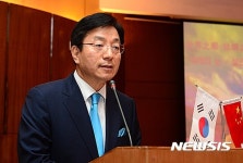 개회사하는 박봉규 코리아씨이오서밋 이사장