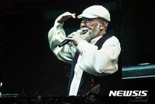 가을밤 수놓은 김도향의 재즈 공연