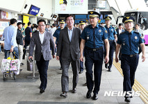 고속버스터미널 찾은 경철창장