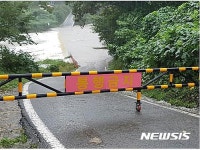 불어난 물로 통제중인 죽장면 하옥계곡 세월교