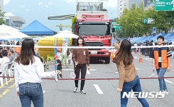 도로에서 즐기는 배드민턴