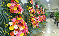 찬바람 부는 화훼시장