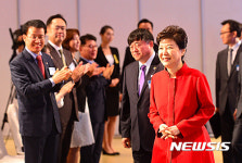 잡페어 입장하는 박 대통령