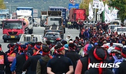 거리행진 펼치는 화물연대