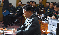 [2016국감] 기도하는 장준규 육군참모총장