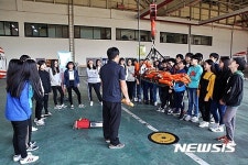 산림청 헬기체험 나선 어양중학교 학생들