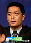 인사말 하는 김상우 감독