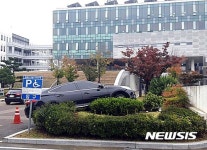 [종합]경남도청 공무원 출근길 급발진 사고