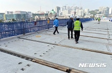서울역고가 공사 진척 중