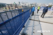 공사 진척중인 서울역고가