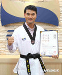이제는 태권도人 박찬호, 명예 3단증 받았다