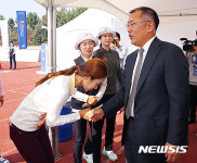정의선 회장과 인사 나누는 기보배-장혜진-최미선
